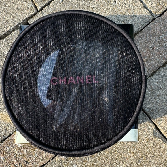 Chanel Collection of 5 Essential Mini Brushes - Picture 4 of 10